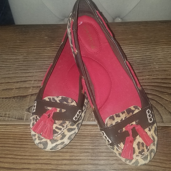Sperry Flats - Picture 2 of 6